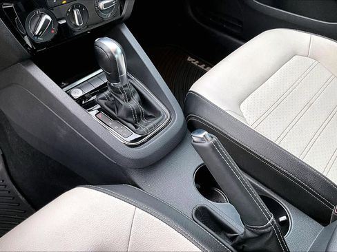 Used 2016 Volkswagen Jetta Sport w/ Lighting Package image 16