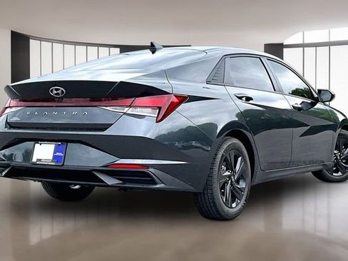 Used 2021 Hyundai Elantra SEL w/ Convenience Package image 6