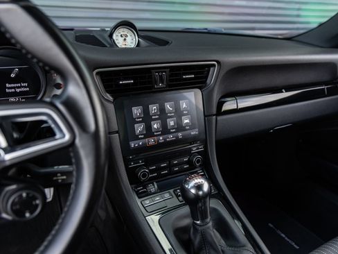 Certified 2018 Porsche 911 Carrera T RWD image 31