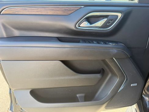 Used 2024 Chevrolet Suburban Premier RWD image 9