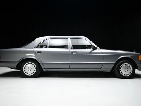 Used 1991 Mercedes-Benz 560 SEL image 2