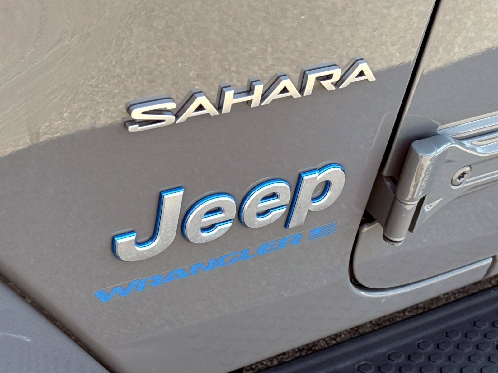 Used 2023 Jeep Wrangler Unlimited Sahara w/ Cold Weather Group AWD/4WD image 6