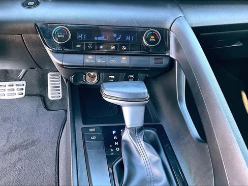 Used 2025 Hyundai Elantra Sport image 33