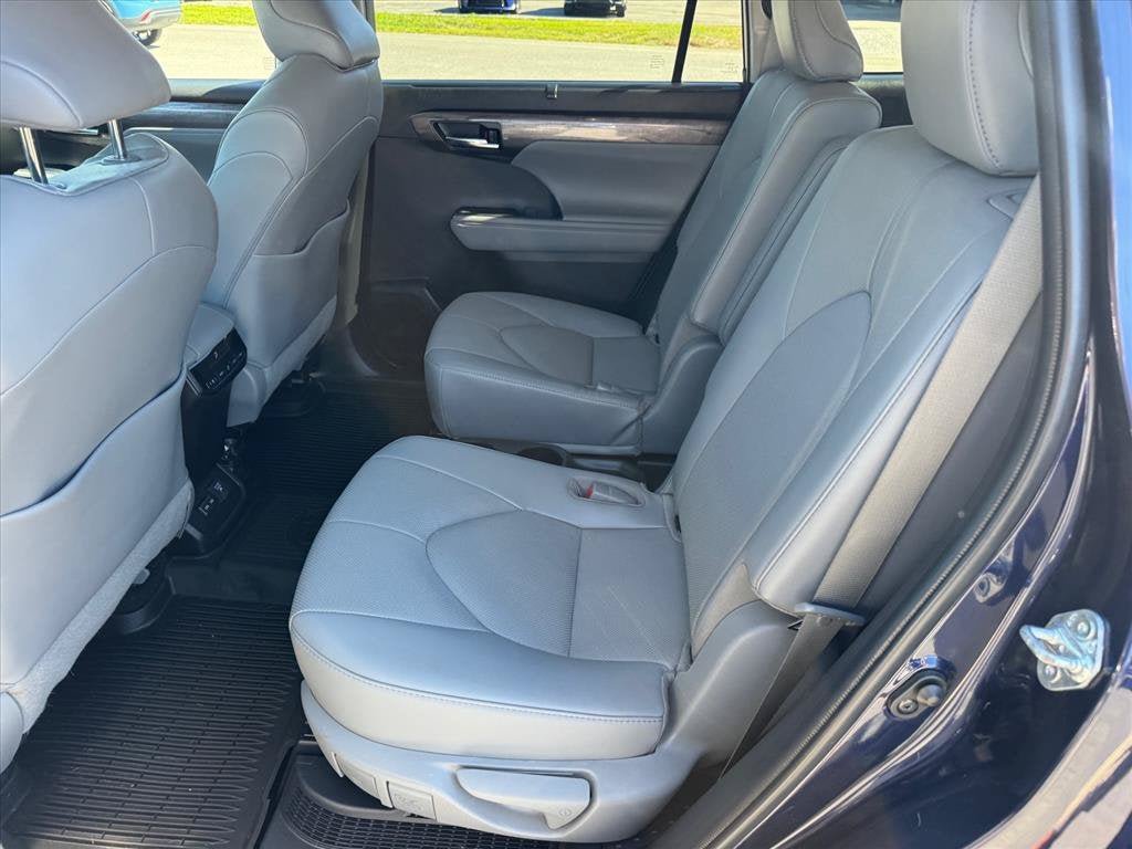 Used 2022 Toyota Highlander Limited AWD/4WD image 10