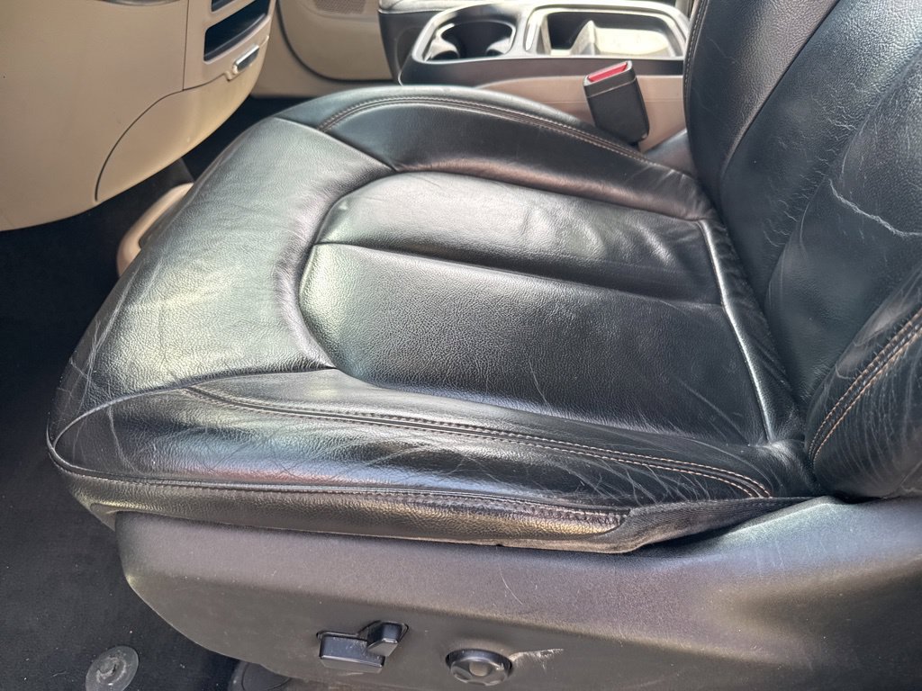Used 2017 Chrysler Pacifica Touring-L FWD image 29