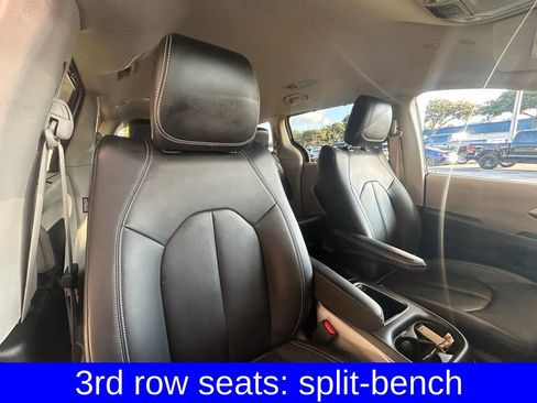 Used 2024 Chrysler Pacifica Touring-L image 28