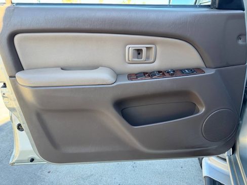 Used 2000 Toyota 4Runner Limited image 18