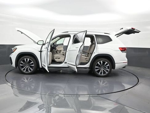 Used 2021 Volkswagen Atlas SEL R-Line FWD image 33