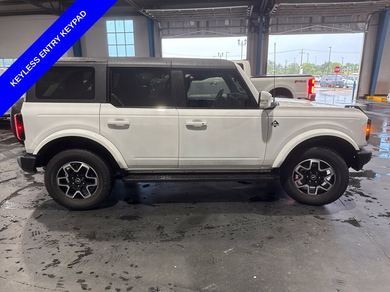 Used 2023 Ford Bronco Outer Banks AWD/4WD image 19