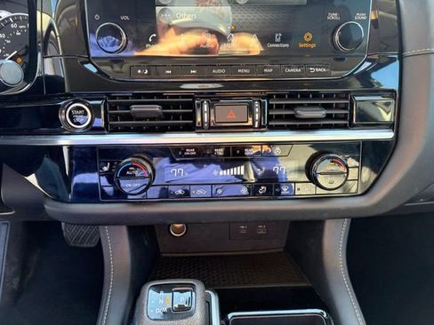 Used 2022 Nissan Pathfinder SL image 19