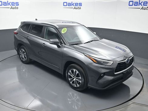 Used 2023 Toyota Highlander XLE AWD/4WD image 48