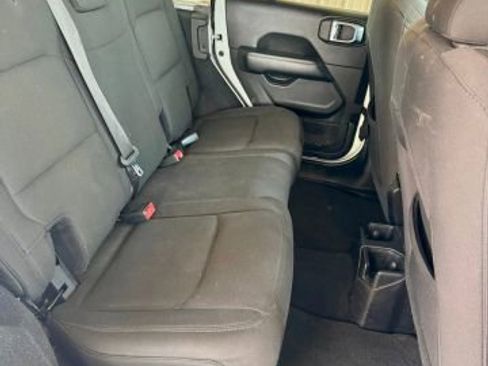 Used 2019 Jeep Wrangler Unlimited Sahara image 4