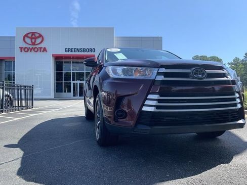 Certified 2019 Toyota Highlander LE AWD/4WD image 2