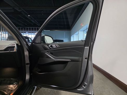 Used 2025 BMW X7 xDrive40i w/ Premium Package image 25