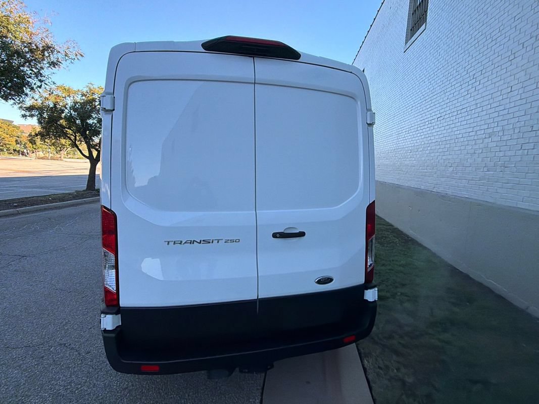 Used 2022 Ford Transit 250 Medium Roof RWD image 3