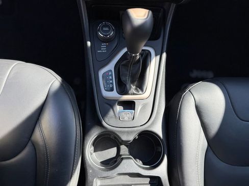 Used 2018 Jeep Cherokee Limited image 11