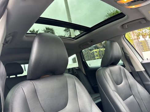 Used 2016 Volvo XC60 T5 Premier w/ Proximity Package image 16