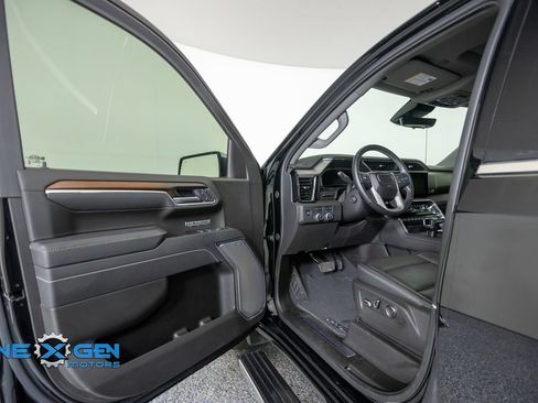 Used 2025 GMC Sierra 1500 Denali w/ Denali Reserve Package AWD/4WD image 9