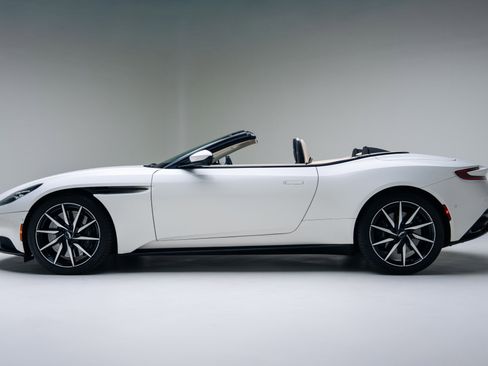 Used 2020 Aston Martin DB11 Volante image 12