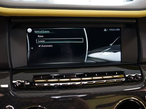 Used 2022 Rolls-Royce Cullinan Black Badge w/ Dark Exterior Package AWD/4WD image 51