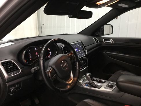 Used 2020 Jeep Grand Cherokee Altitude AWD/4WD image 11