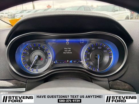 Used 2018 Chrysler 300 Limited RWD image 20