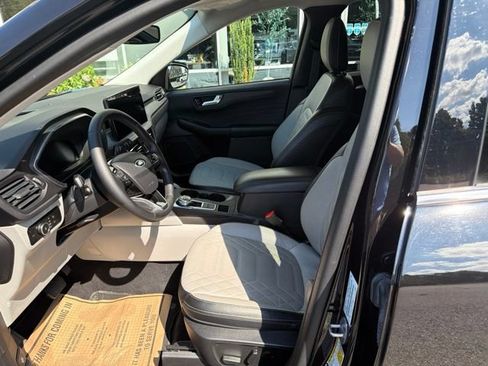 Used 2023 Ford Escape Platinum w/ Premium Technology Package AWD/4WD image 13