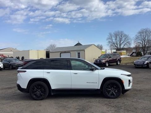 Used 2024 Jeep Wagoneer Launch Edition image 3
