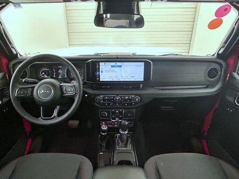 Used 2025 Jeep Wrangler Unlimited Rubicon AWD/4WD image 13
