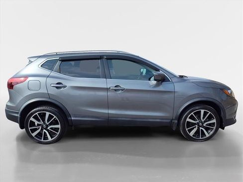 Used 2017 Nissan Rogue Sport SL w/ SL Premium Package image 6