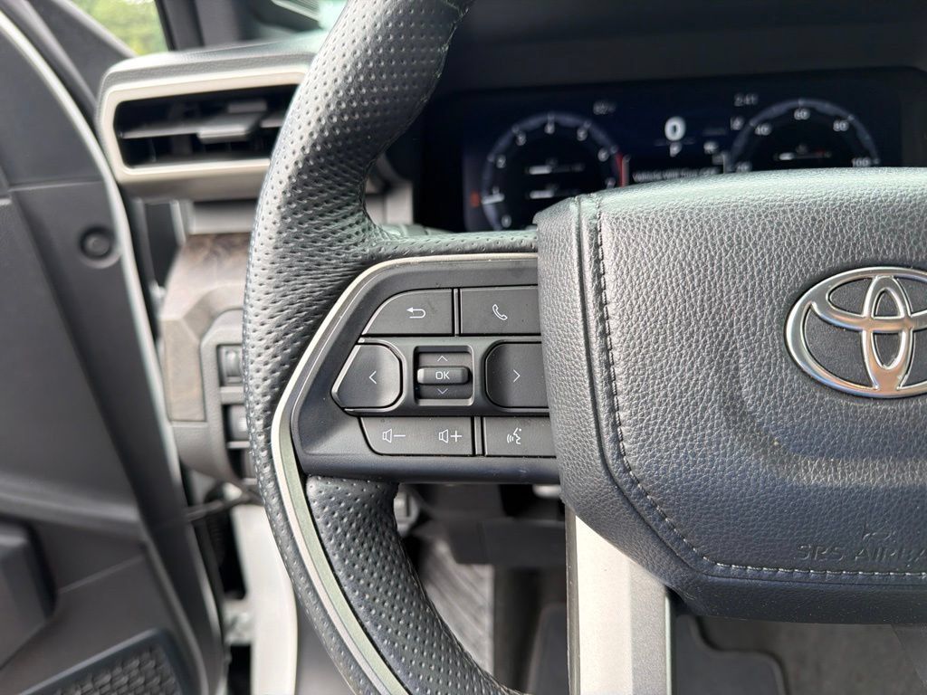 Used 2024 Toyota Tacoma Limited w/ Limited Package (LT) AWD/4WD image 18