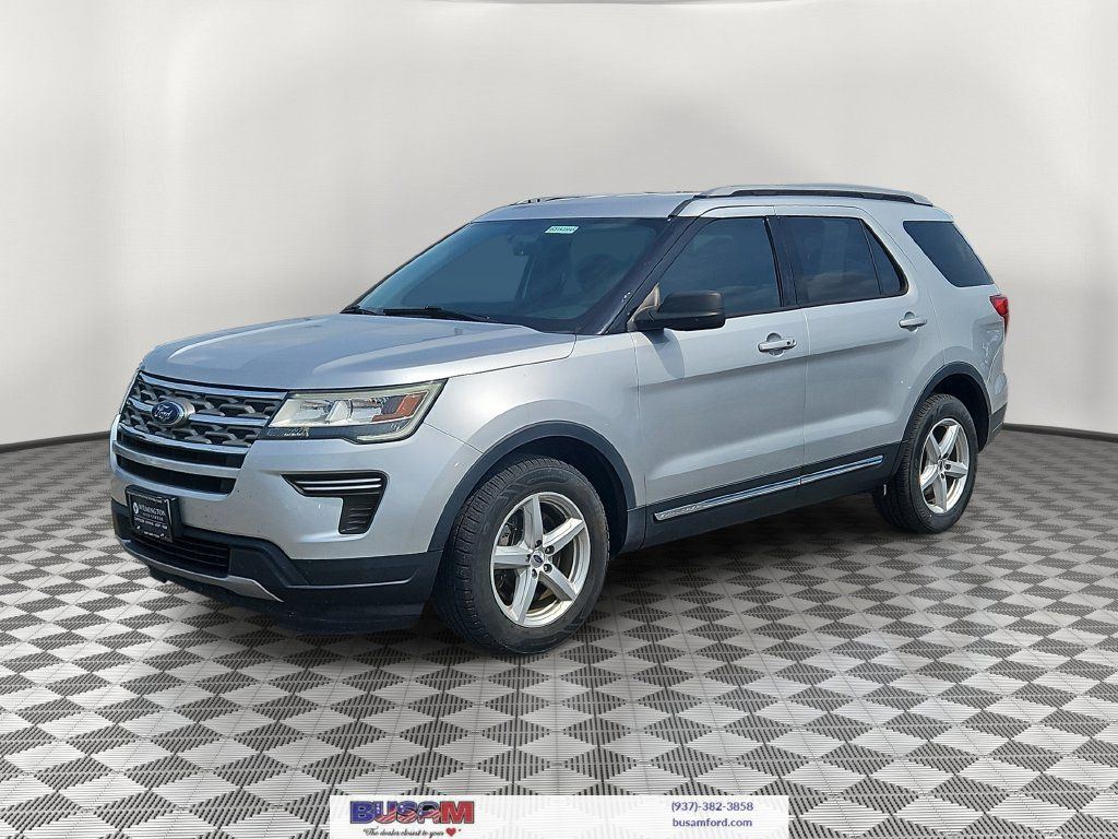 Used 2018 Ford Explorer XLT FWD image 2