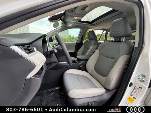 Used 2025 Toyota RAV4 XLE Premium FWD image 5