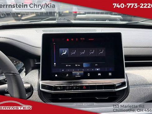 Used 2024 Jeep Compass Latitude AWD/4WD image 9