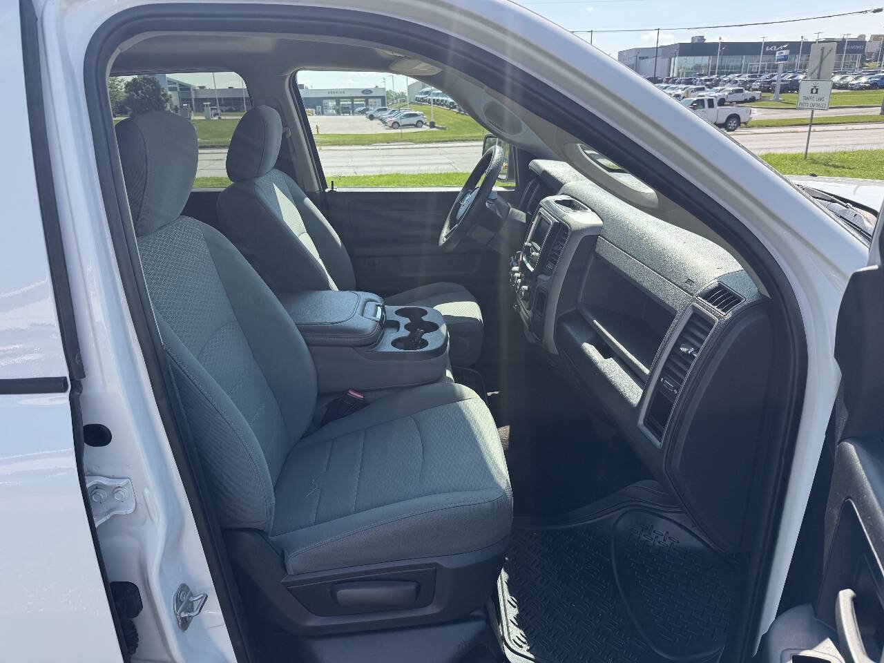 Used 2017 RAM 1500 Express AWD/4WD image 13