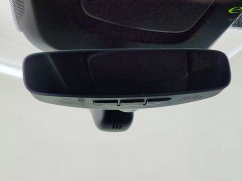 Used 2025 Porsche Macan Electric RWD image 55