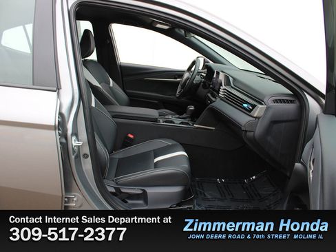 Used 2025 Toyota Camry SE image 18