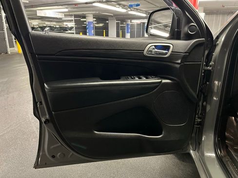 Used 2020 Jeep Grand Cherokee Altitude image 16