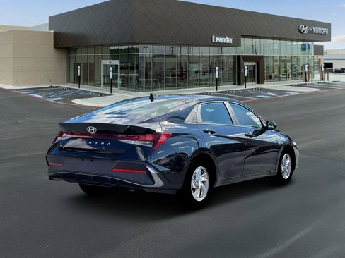 New 2026 Hyundai Elantra SE image 7