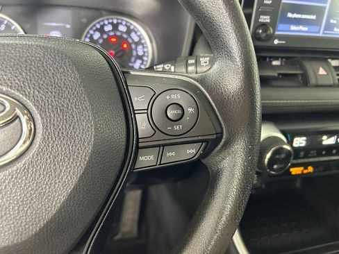 Used 2021 Toyota RAV4 XLE AWD/4WD image 17