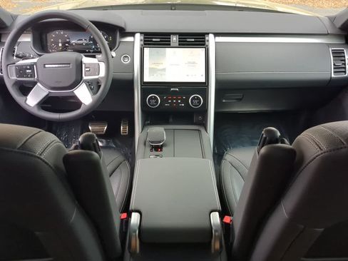 Used 2025 Land Rover Discovery Dynamic SE AWD/4WD image 16