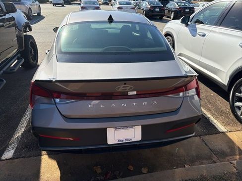 Used 2025 Hyundai Elantra Sport image 6