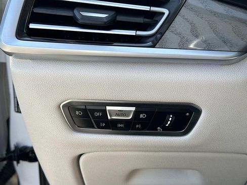 Used 2022 BMW X7 xDrive40i w/ Premium Package AWD/4WD image 17