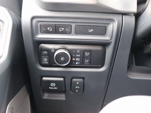 Used 2023 Ford F150 Lariat w/ Trailer Tow Package image 33