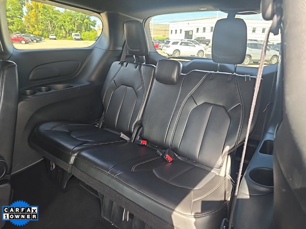 Used 2025 Chrysler Pacifica Select FWD image 7