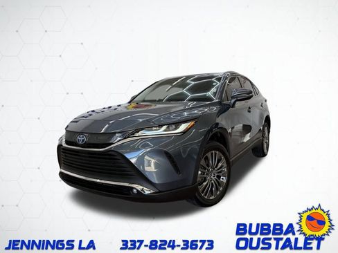 Used 2024 Toyota Venza XLE image 1