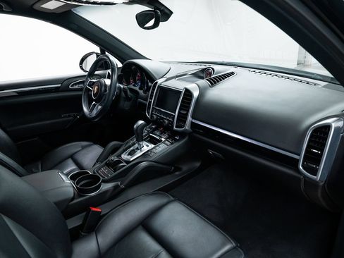 Used 2016 Porsche Cayenne AWD/4WD image 17