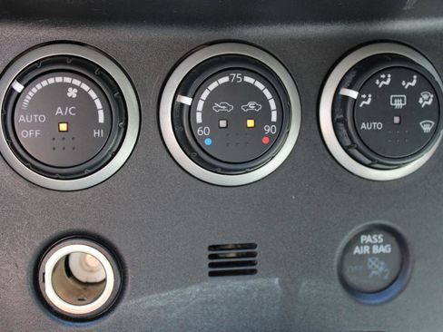 Used 2013 Nissan Rogue SL FWD image 29