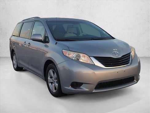 Used 2011 Toyota Sienna LE image 4