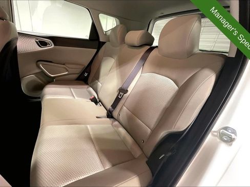 Used 2025 Kia Soul LX w/ LX Technology Package FWD image 31